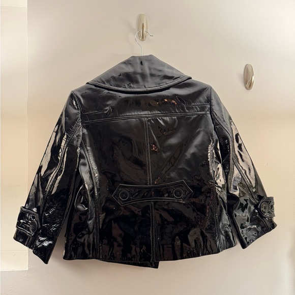 Patent leather
Slit pockets and button closure
Slit in the back - Picture 2 of 7